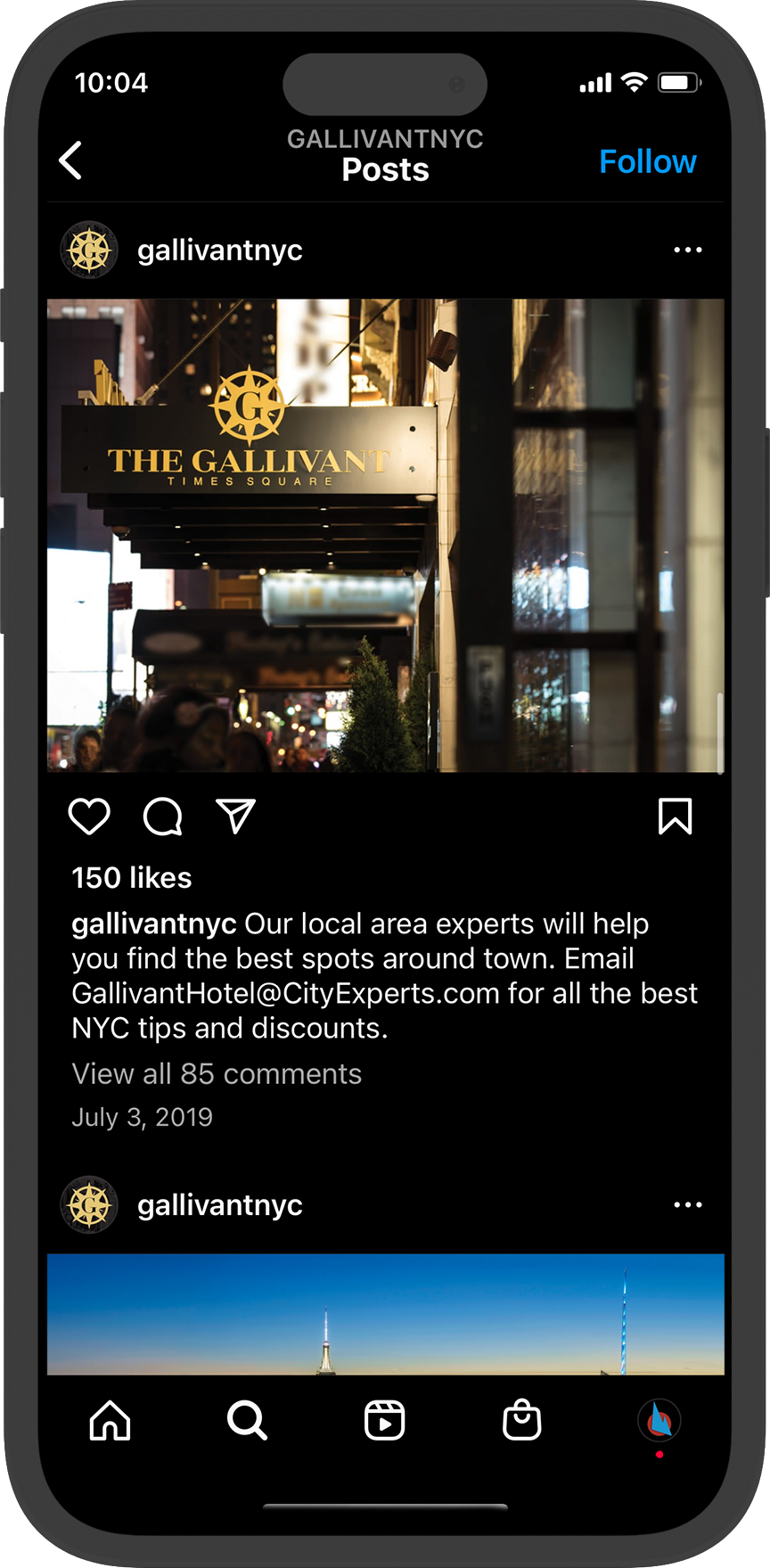Night view of the Gallivant Times Square hotel entrance with a lit sign, city lights in the background, and Braintrust guests gathering for an inspiring evening.